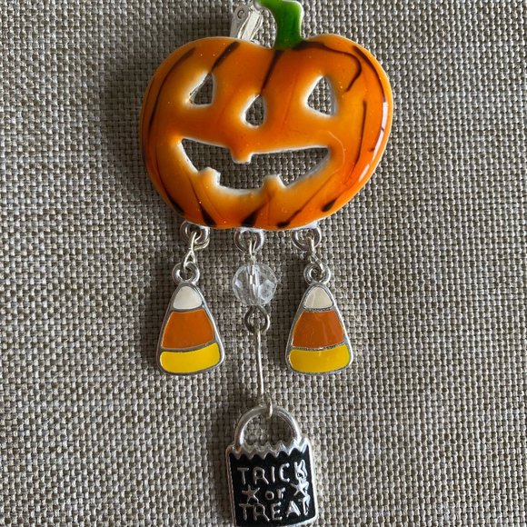 Halloween Pumpkin and Dangling Candy Corn Pin - Picture 1 of 4
